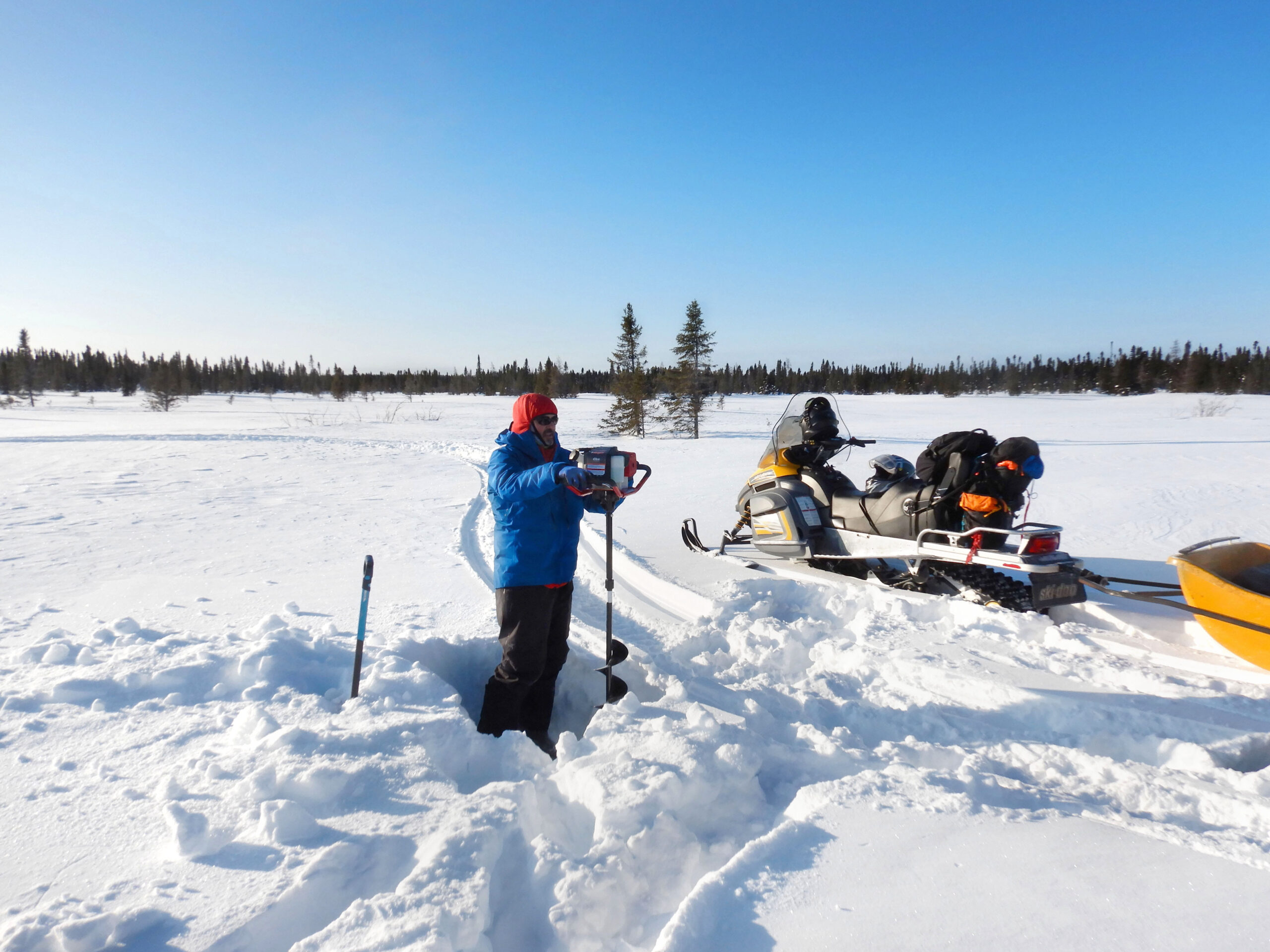 Winter sampling in Kuujjarapik (© M Pilote).